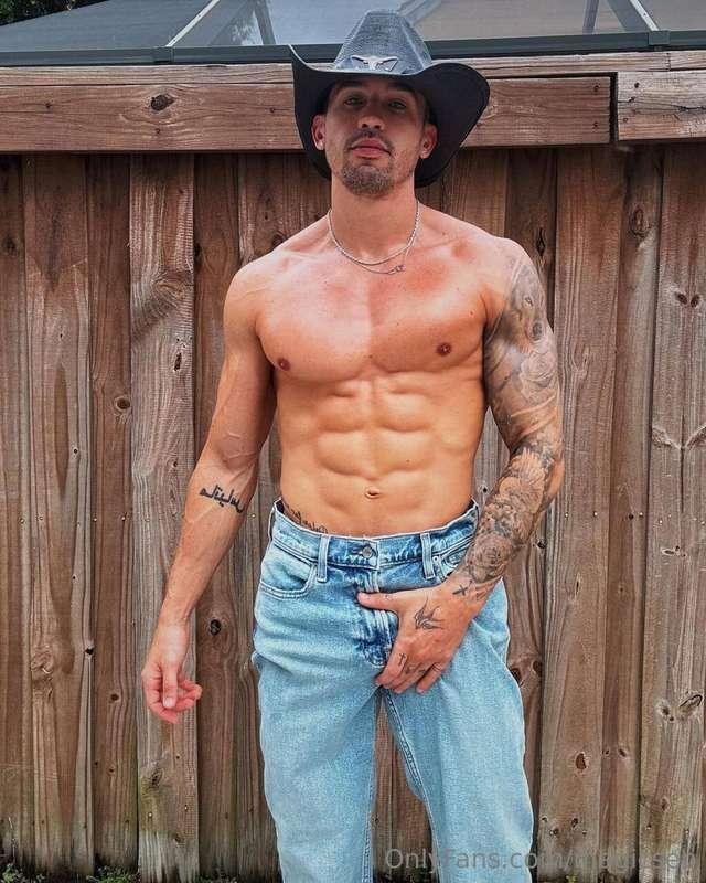 Summer’s over but I can still work up a sweat 😏