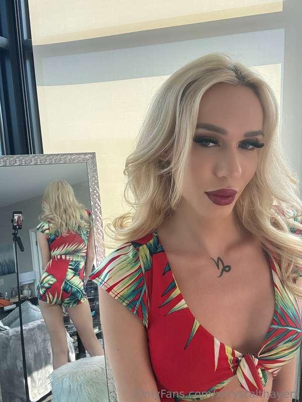 One view makes you fall in love, the other makes you cum fas..