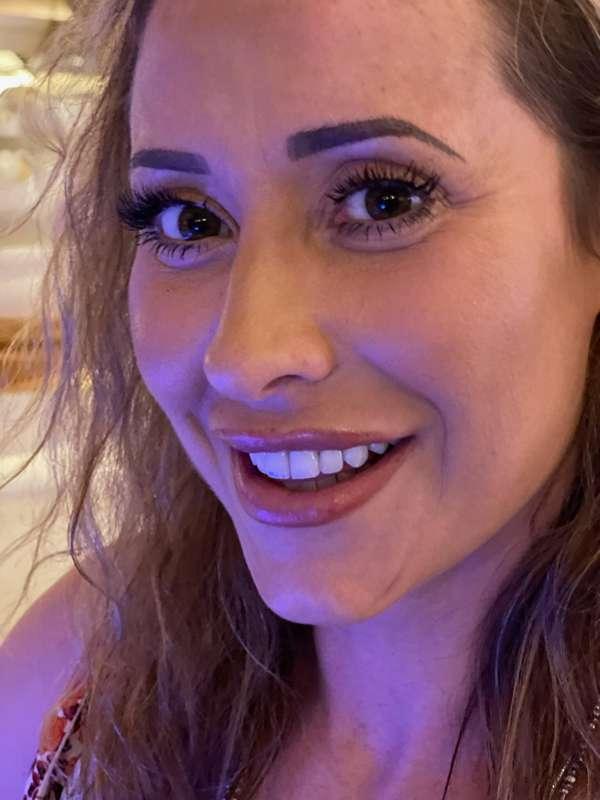 Tell me babe, what do you think made me smile like this?🥰

S..