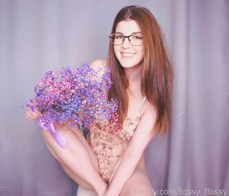 #underwear #student #redhead #glasses #teen #cute #hot #natural #gamegirl #naughty #gfe #nextdoor #fyp