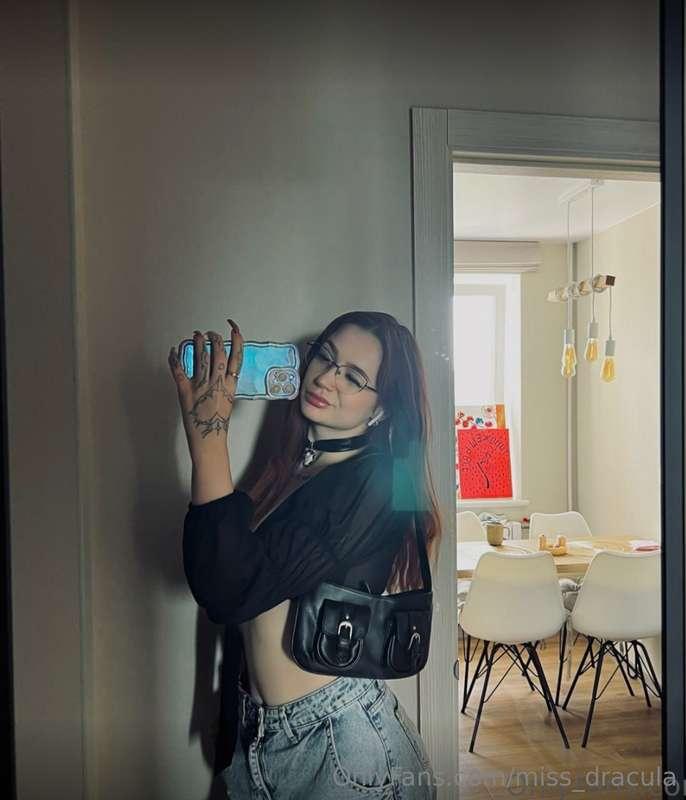 This babe @elizabeth_mylove so cute!! She looks so innocent ..