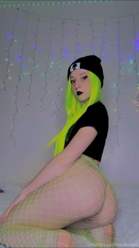 I got a bunch of new toys, lingerie, and wigs <3 I can’t wai..