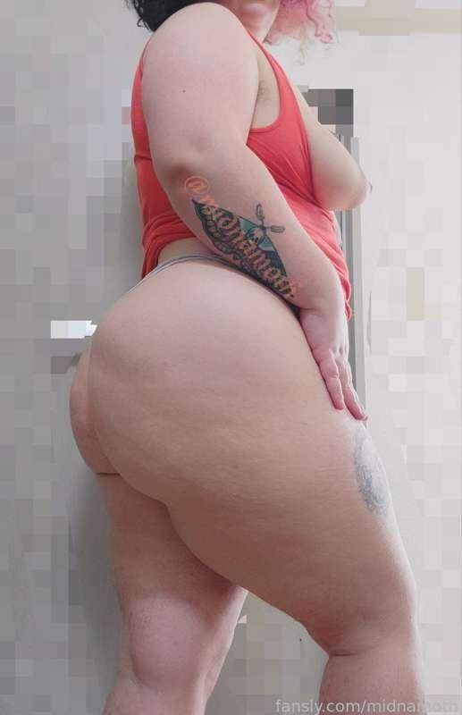 Can I sit on your face~? 🤭

#thick #chubby #milf #thighs #tattoos #hairy #mommy #Housewife #tits #boobs #booty