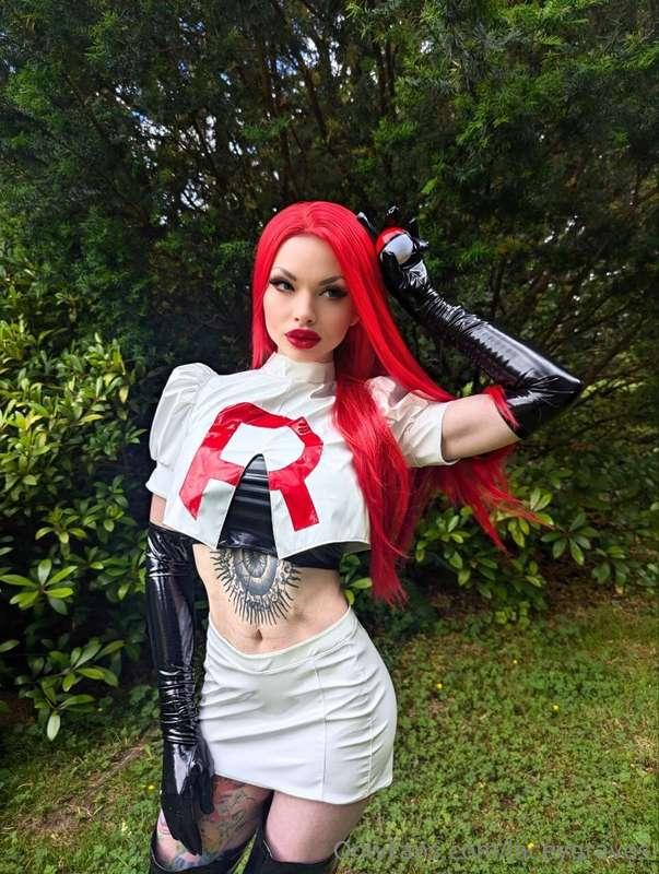 Who is your favorite cosplayer right now? I need inspo! 🥰