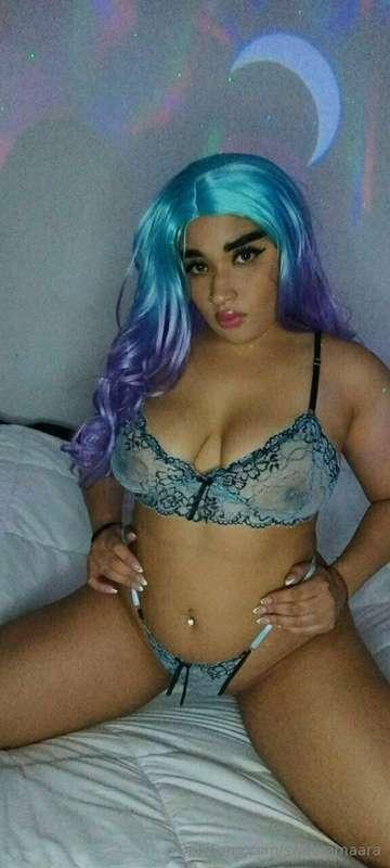The blue looks very good on me