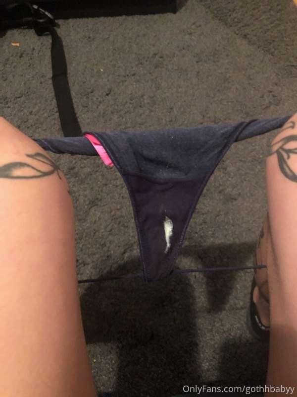 Cum in my panties 💦