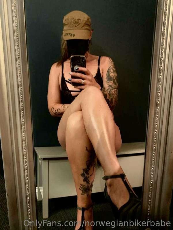 Vil du se meg uten undertøy? 😉 Subscribe @norwegianbikerbabe..