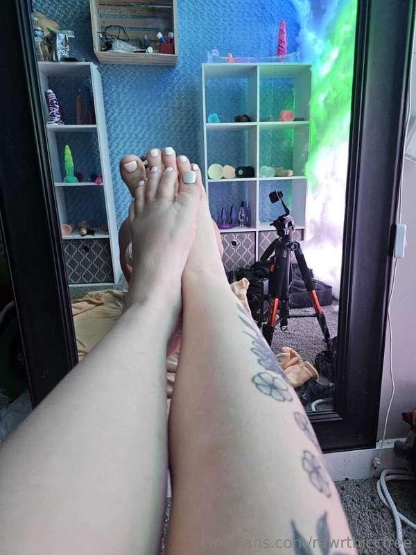 Worship my soles, baby🦶🏻😉 