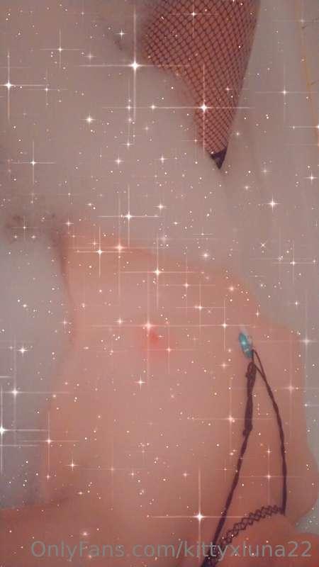 💦🧼I love playing with bubbles~ can you tell?😜💦