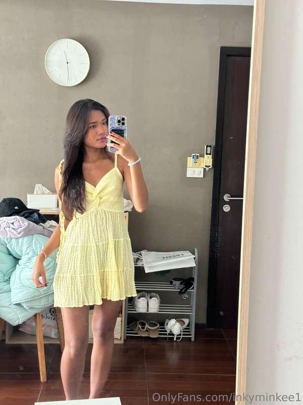 Lovely yellow dress. 👗💛 