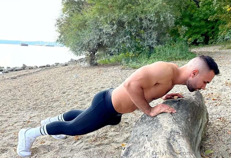 Getting a bulge while doing push ups. 😜