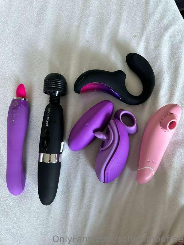 New toys! do you want to see me use them?👅

subscribe to vip..