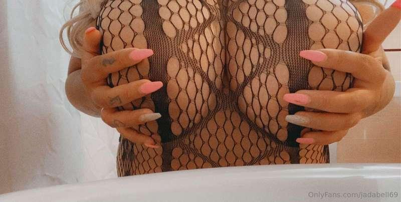 Like this if you like fishnet 🖤