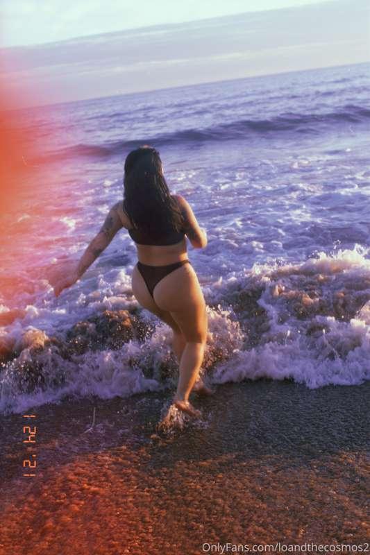 You can catch me at the beach in January 🏖️