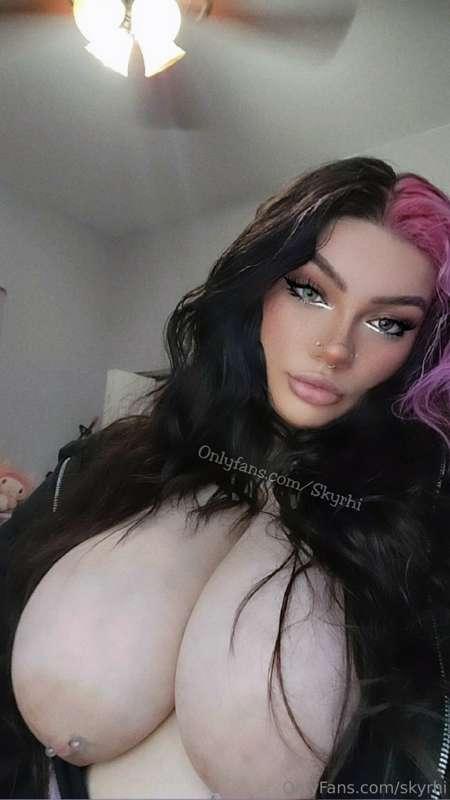 Good Morning, baby 💋 I'm currently recovering from surgery s..