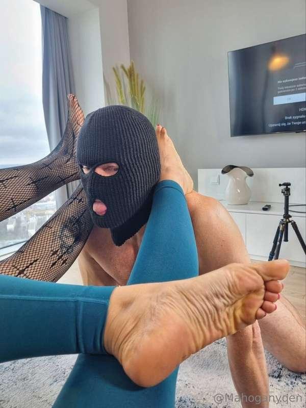 Just look at mine and @kirojpg, slave. This big guy knows hi..