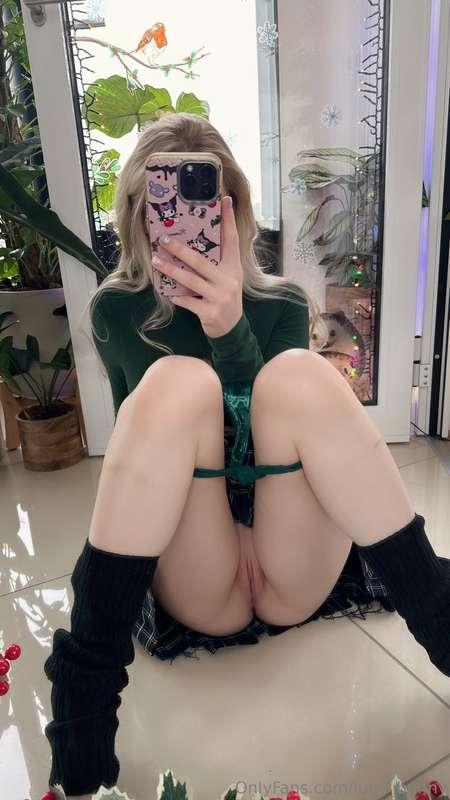 POV: I invite you round for dinner but it’s just me with my ..