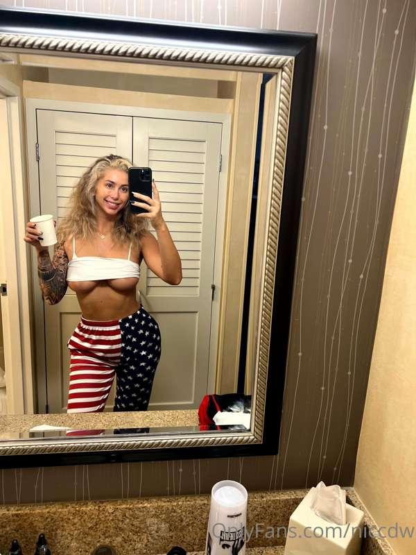 Making coffee time sexy 😘