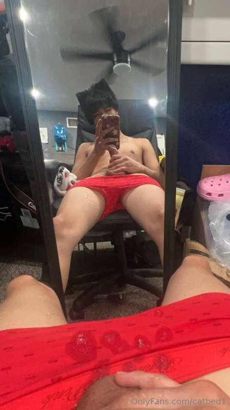 who wants a video in these red boxers🍒