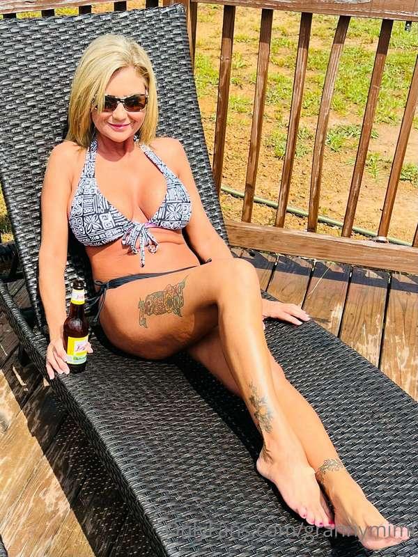 A little fun by the pool!👙