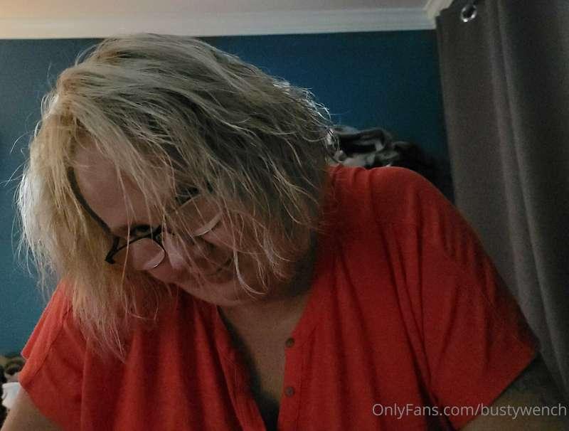 Fresh out of the shower and ready to do very naughty things...