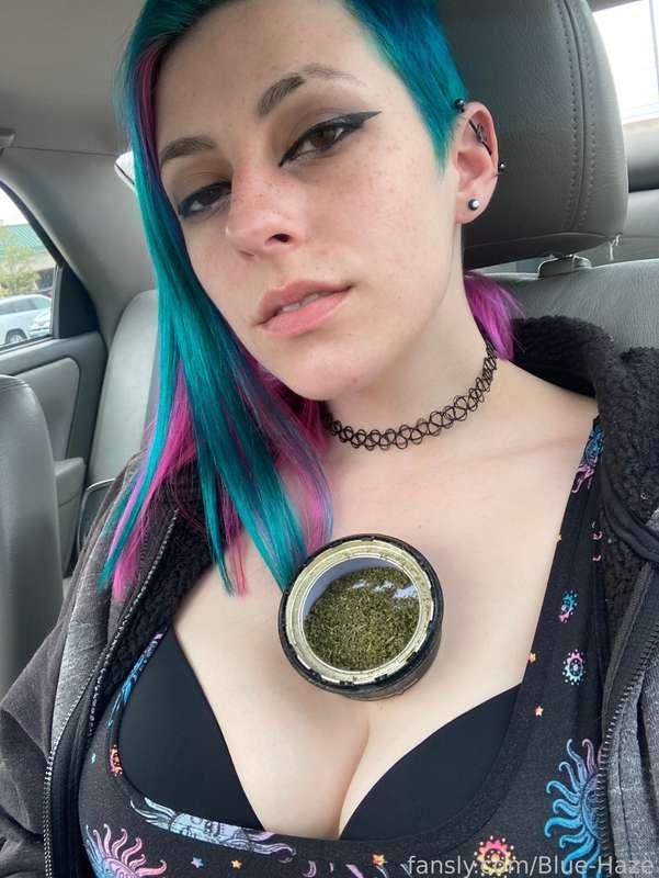 is it bad that I prefer to drive topless? 😳 what would you do if you drove by and saw me like this?

#altgirl #fyp #bigtits #bluehair #naturaltits #boobs #exhibitionist #weed #choker 