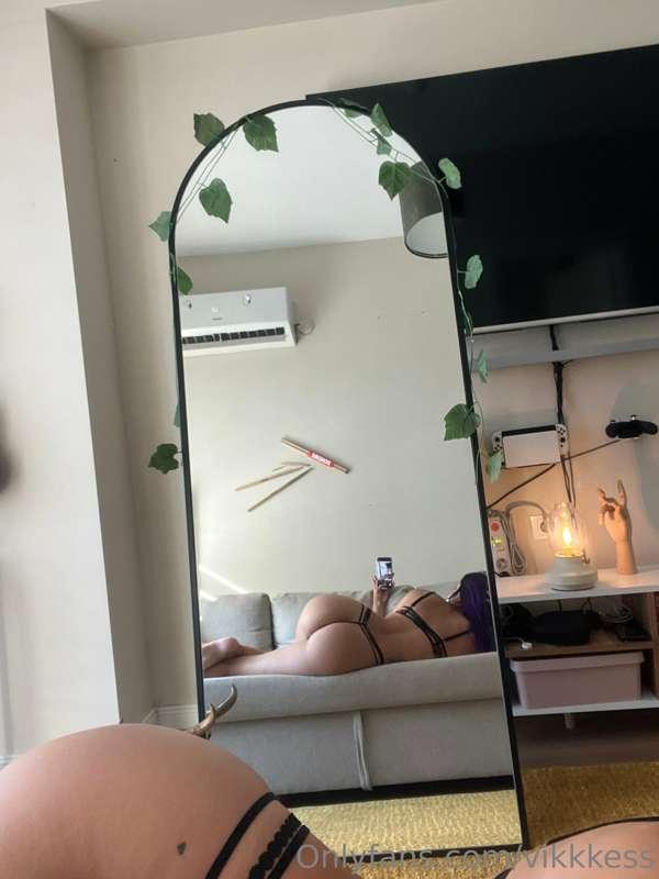 Do you like sexy photos in the mirror?😍🍑