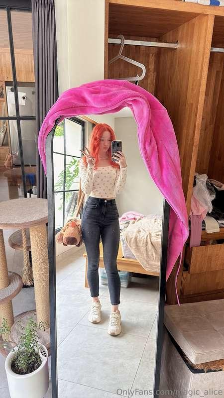 Do you like skinny jeans on girls? :) I heard that they have..