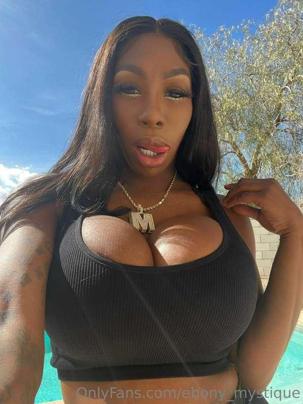 Who's going to treat me to breakfast this morning? 😘 DM me t..