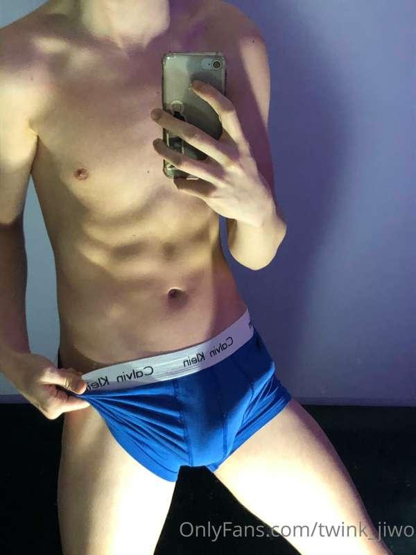 Take off my Calvins and free that hard 19cm cock 😏