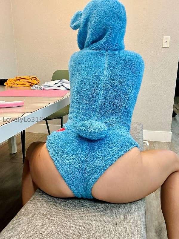 Do you have something for me to sit on next?🍑