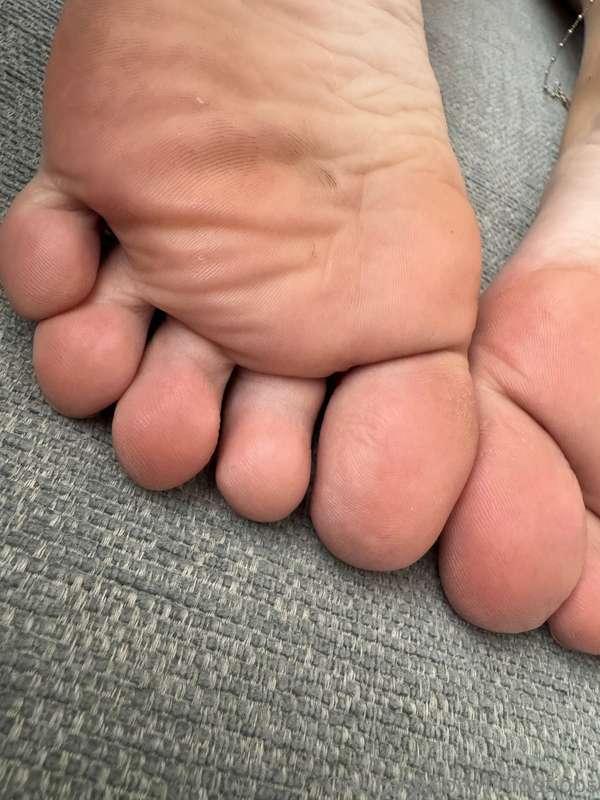 Got a new pedi today 🦶🏼What would you rather I publish today..