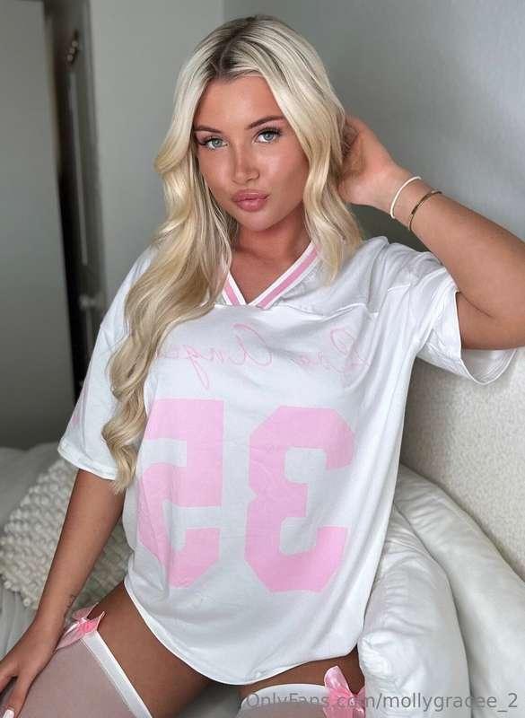 No makeup and baggy T combo x 