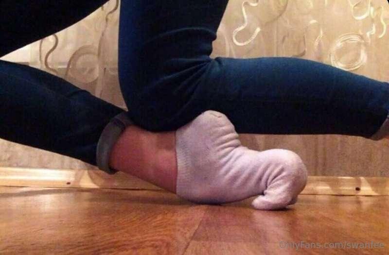 My incredible flexible toes 🥵