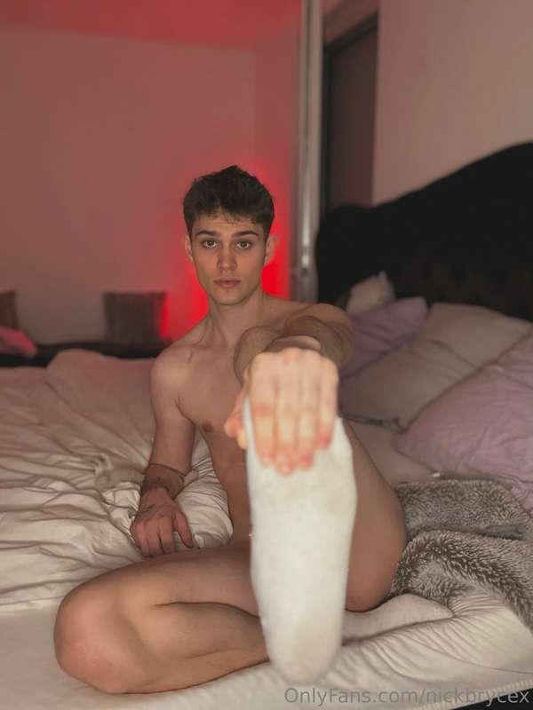 Do you like my white socks?🤤