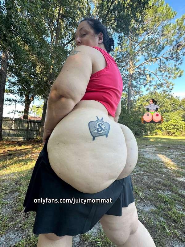 outside with all this ass!!
