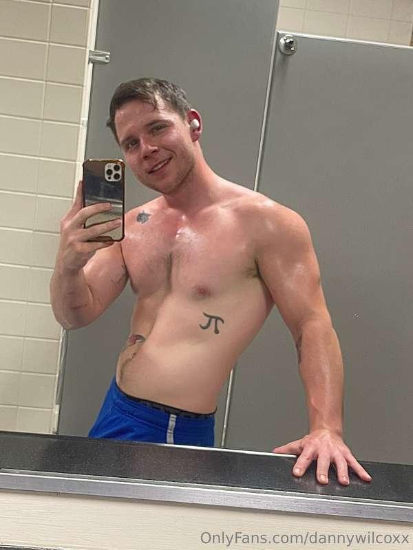 A collection of some of my favorite gym pics from this fall ..