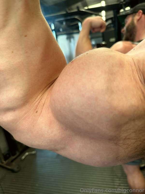 Bicep pump so juicy, it looks like it ate my tricep!! Loved ..