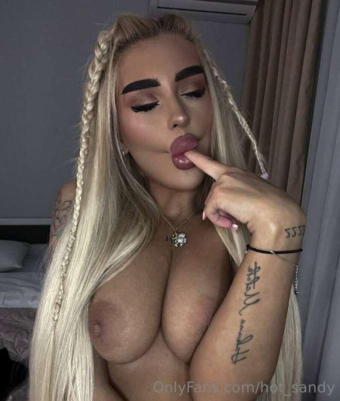 Gorgeous princess @Baddie_free
wants that you shove your har..