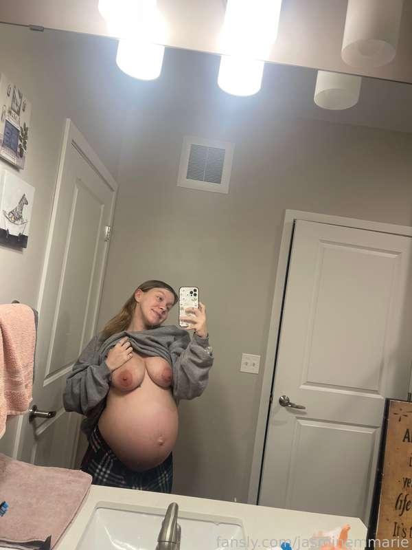 Good Morning 🌞 

#pregnant #mirror #boobs