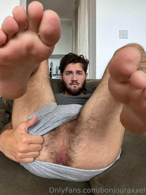 I bet you can’t make my hairy manhole gape 😏🍆