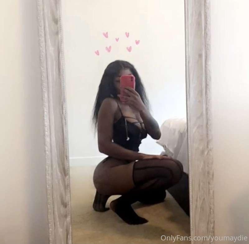hump day🖤