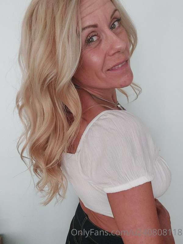 oooh its almost the weekend and my hair looks so nice, mmmm ..