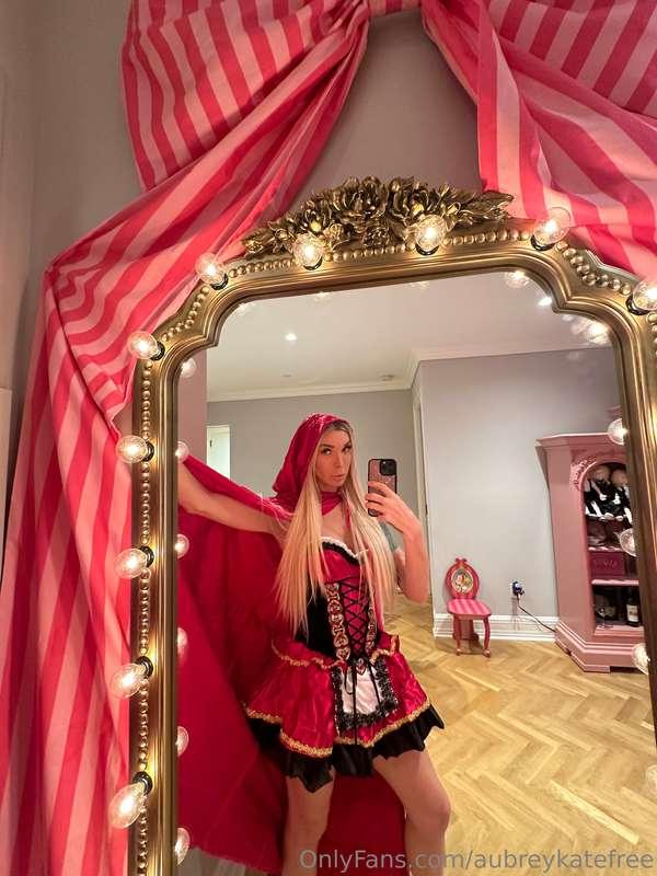 Red Riding Hood… but make it naughty 😈🍒