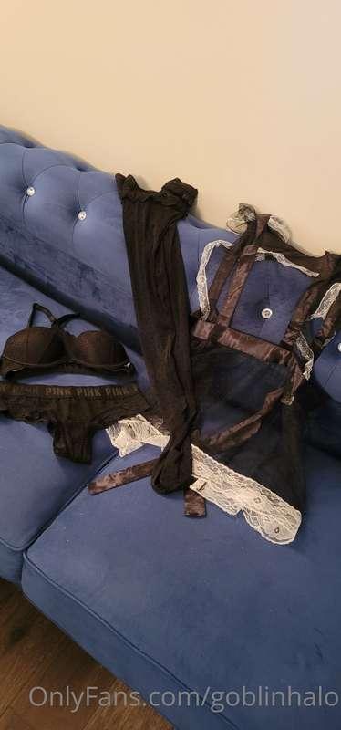 Black French maid outfit with curly hair