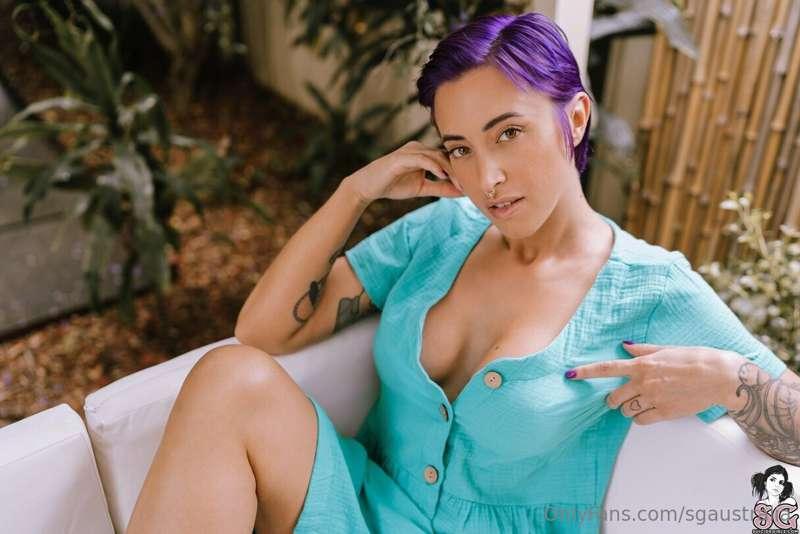 @goddess.tarot is rather
SUCCULENT

www.suicidegirls.com/tar..