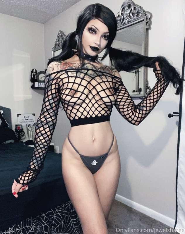 🖤💦 🖤💦

Sending out a ppv to everyone and free content to tho..