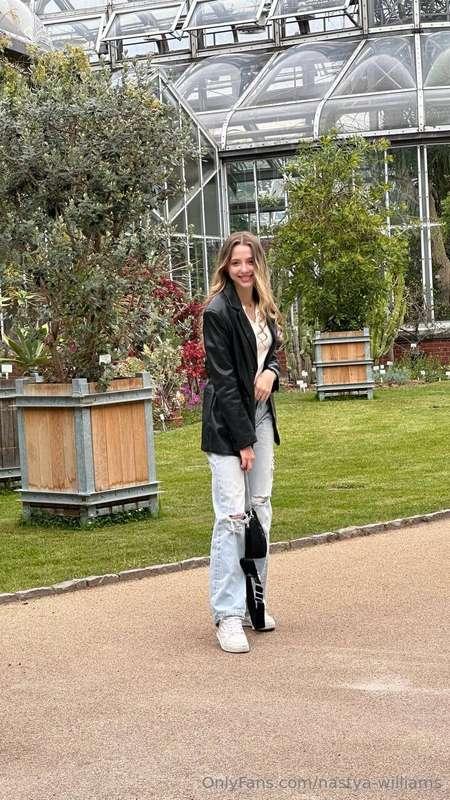 I was in the Botanical Garden and by my face in the photo yo..