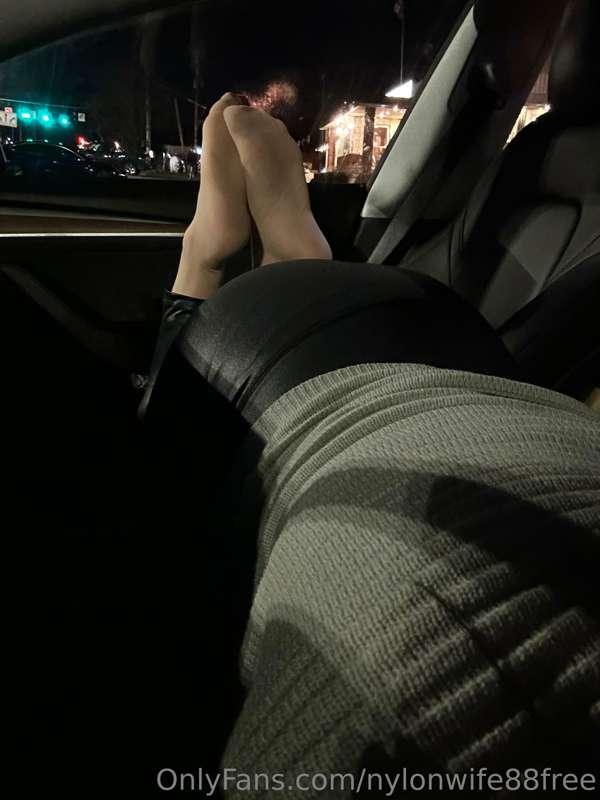 nylonsandfeet image #1