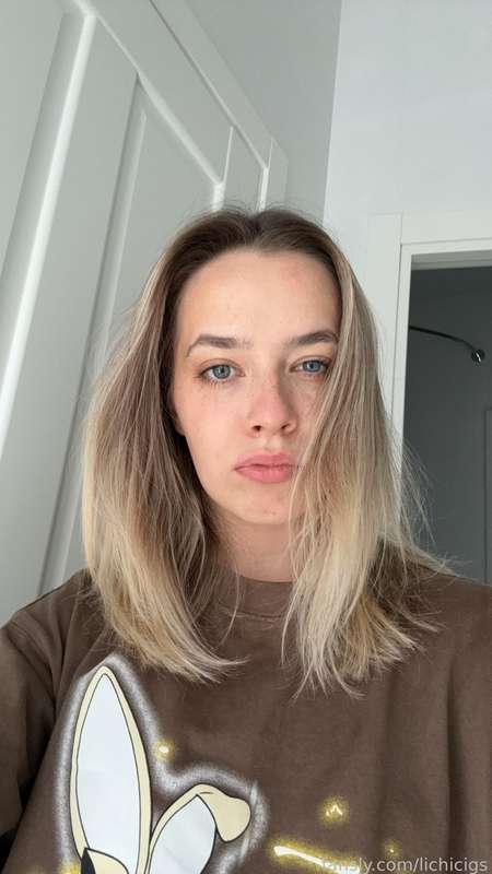 Woke up like this, thinking about a naughty day ahead 😉 #girlnextdoor #natural #selfie #cute #daily #lifestyle #blog #fyp #young #college